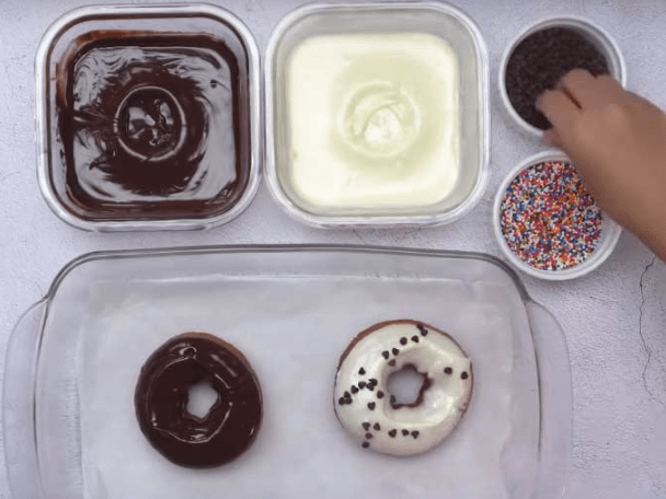 2 cách làm bánh donut ngon cực đơn giản tại nhà