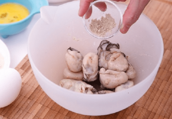 3 cách làm hàu chiên trứng thơm ngon mà cực đơn giản