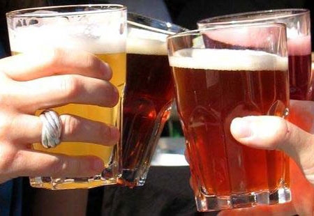3 cách uống bia có lợi cho cơ thể