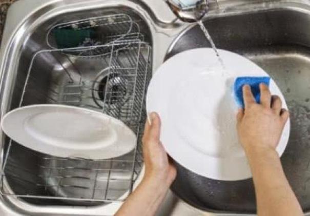 3 sai lầm nhiều người mắc khi rửa bát đũa, không có gì lạ khi cả nhà bị bệnh