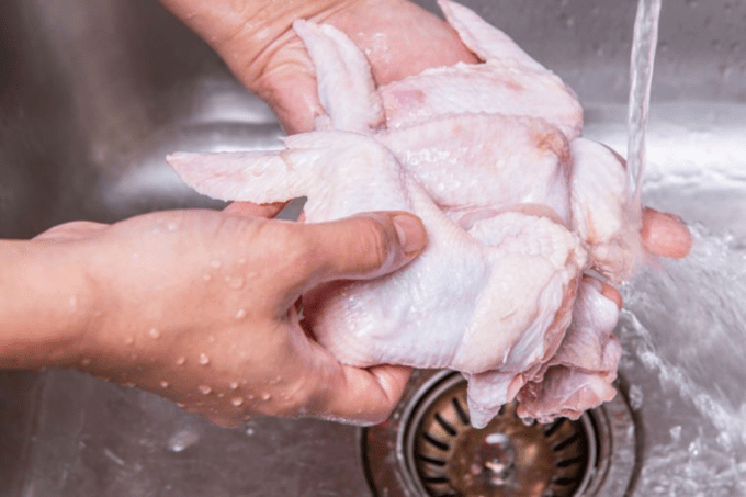 5 lưu ý khi rửa và luộc gà ngày Tết để đẹp và ngon