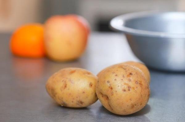5 mẹo đơn giản giúp bảo quản khoai tây tươi lâu, không bị mọc mầm