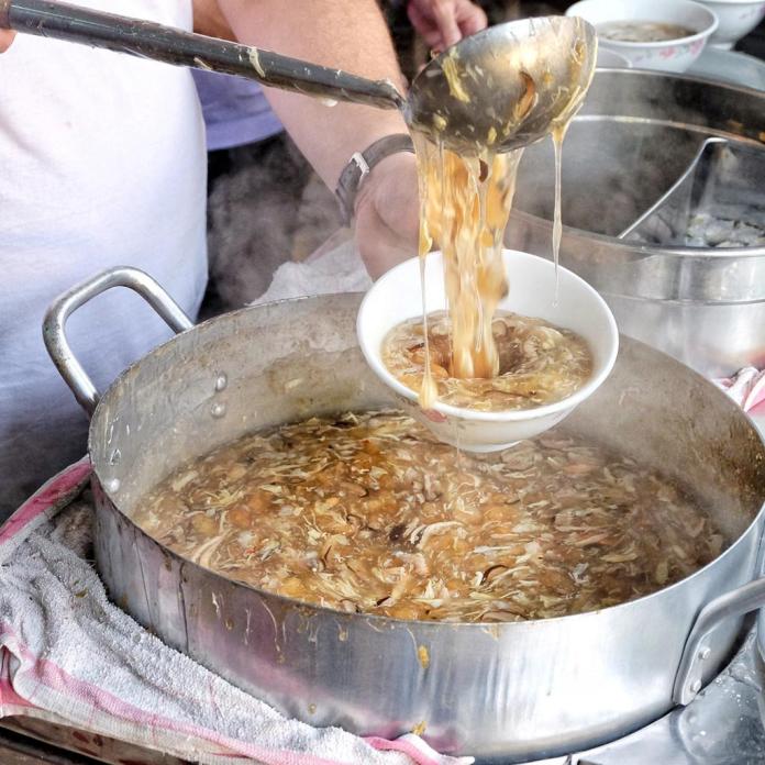 5 món ăn vặt 'ngon quên sầu' cho ngày mưa ở TP.HCM