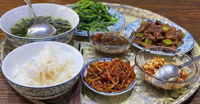55 tuổi chưa lập gia đình nhưng Quang Linh quá đảm, mẹ Hồ Ngọc Hà nhìn món ăn đã thèm
