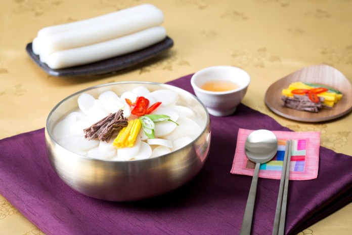 7 món ăn không thể bỏ lỡ khi đến Hàn Quốc vào dịp Tết Âm lịch
