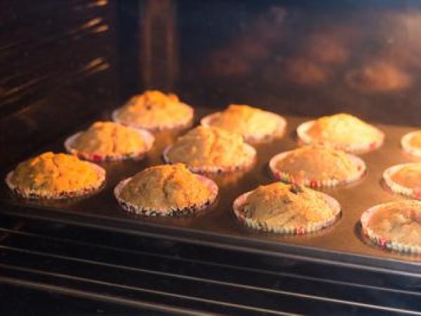 Ấm áp hương vị mùa thu với món bánh muffin táo thơm mềm