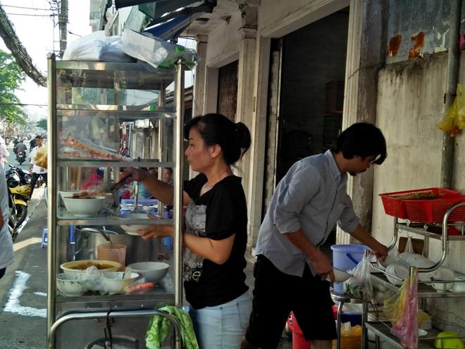 Ăn bánh canh cua đồng, người Sài Gòn 'bất ngờ' vì đặc sản miền Tây