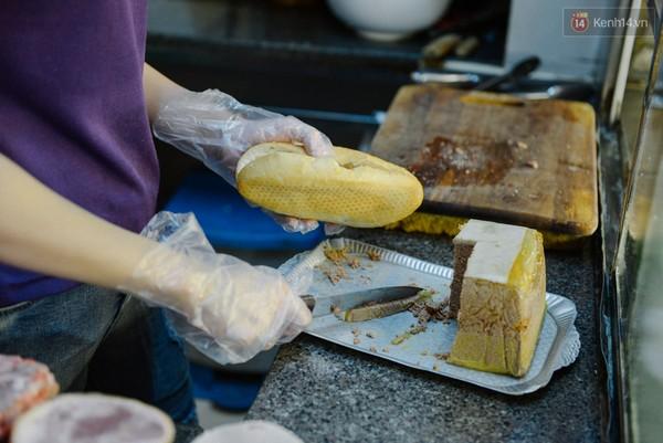 Ăn bánh mì "chuẩn" ở 3 tiệm ngon nức tiếng phố cổ Hà Nội