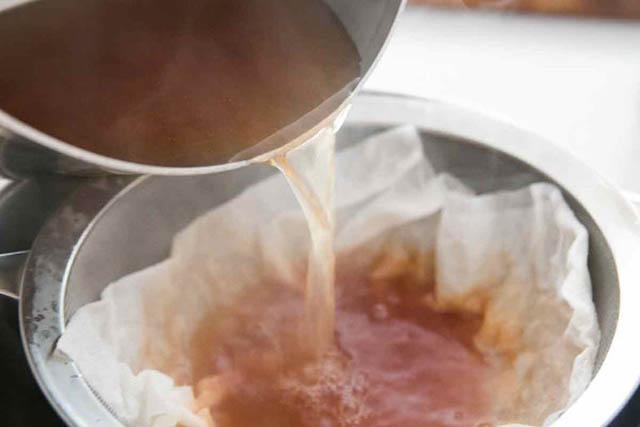Ăn xong đừng vứt bỏ, hãy tận dụng vỏ tôm cua để làm nước dùng vừa ngọt vừa trong