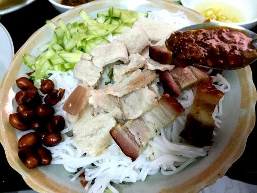 Bánh bèo tôm tươi trong quán Huế 'vô danh' ở Sài Gòn