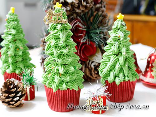 Bánh cupcake cây thông cho Noel thêm ấm áp
