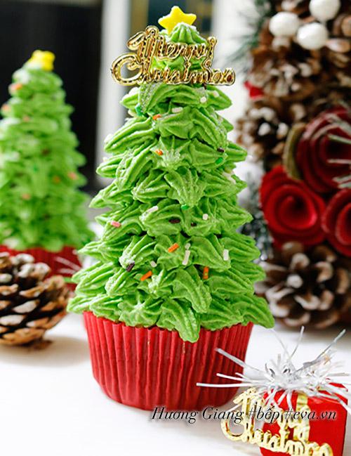 Bánh cupcake cây thông cho Noel thêm ấm áp