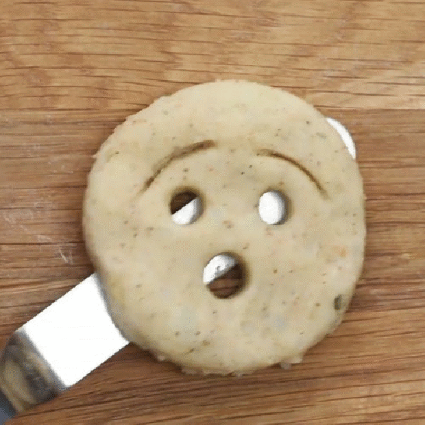 Bánh khoai tây hình emoji vừa độc lạ lại dễ làm, đảm bảo ai ăn cũng mê