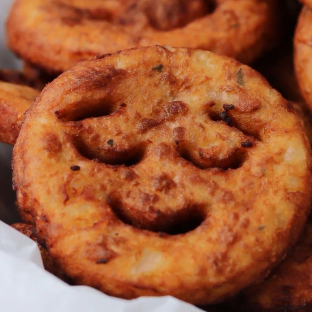 Bánh khoai tây hình emoji vừa độc lạ lại dễ làm, đảm bảo ai ăn cũng mê