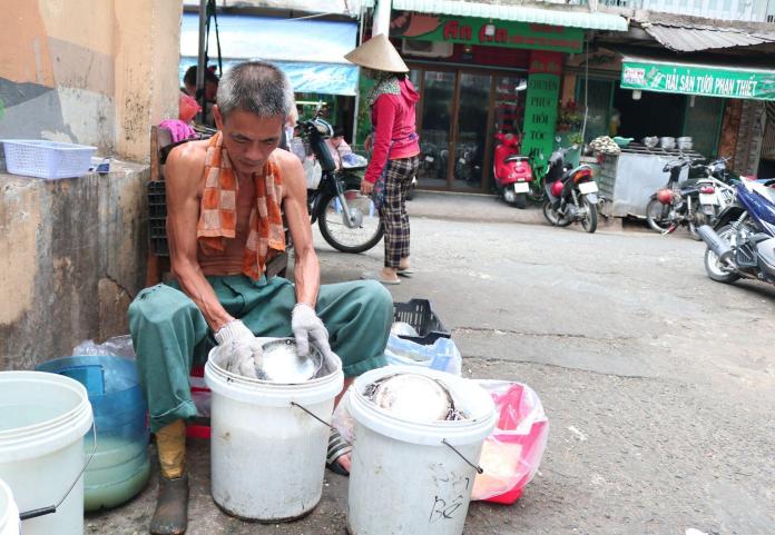 Bánh mì chảo ‘bê đê’ khiến người Sài Gòn đến ăn là phụ, nói chuyện cô chủ là chính