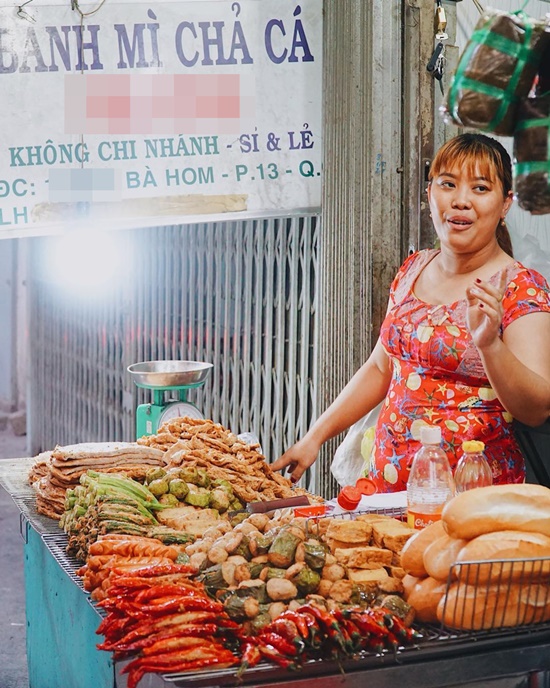 Bánh mì khổ qua cà ớt lúc nào cũng đắt khách ở Sài Gòn