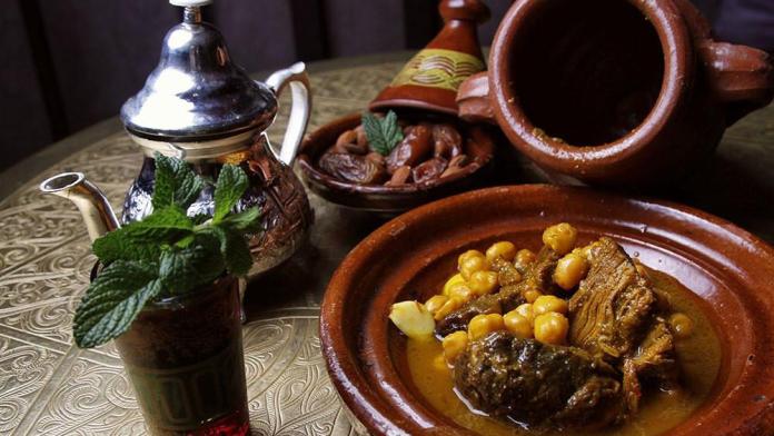 Bánh nhân thịt bồ câu và loạt món ăn hấp dẫn ở Morocco