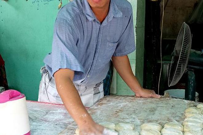 Bánh tiêu giò chéo quẩy - món ăn chơi bình dân trăm năm tại Sài Gòn