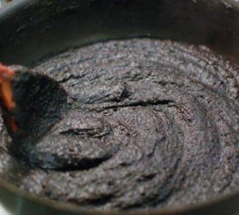 Bánh trung thu mè đen nhân hạt sen đậu đỏ - vừa ngon vừa tốt cho sức khỏe