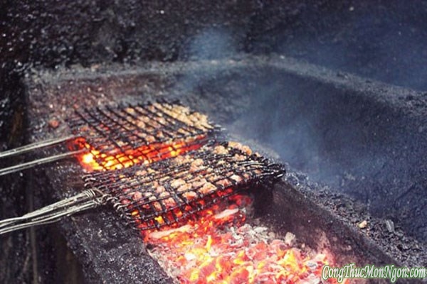 Bánh ướt thịt nướng Kim Long tỏa khói chiều thơm