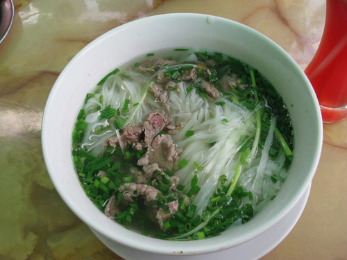 Báo Mỹ ca ngợi phở là món ăn ngon nhất ở Việt Nam