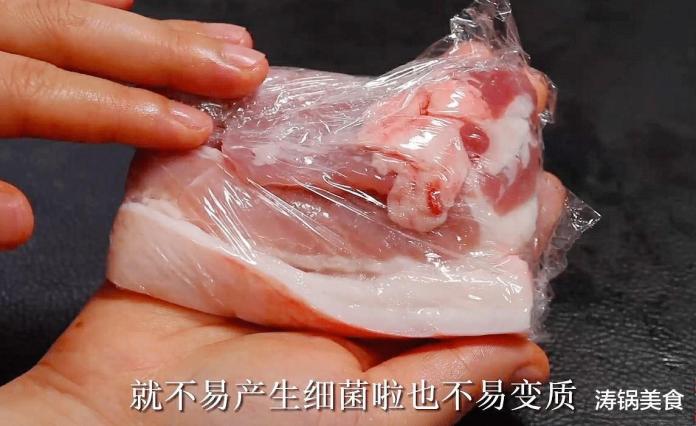 Bảo quản thịt lợn trực tiếp trong tủ lạnh là sai lầm, làm cách này thịt cả tháng vẫn tươi ngon