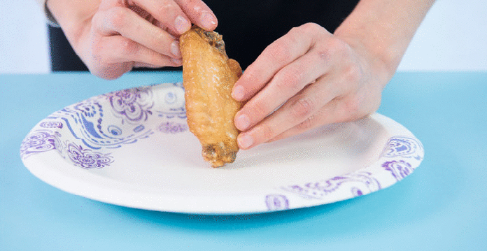 Bật mí cách ăn cánh gà "xịn" mà các chuyên gia ăn uống truyền tai nhau