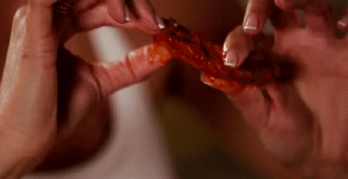 Bật mí cách ăn cánh gà "xịn" mà các chuyên gia ăn uống truyền tai nhau