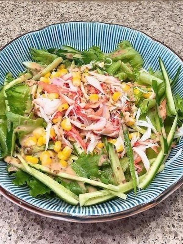 Bí quyết để da sáng dáng đẹp của Hà Tăng với loạt món salad rau củ đơn giản