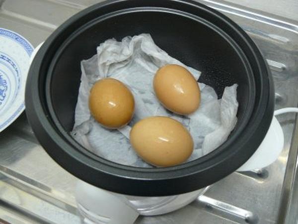 Bí quyết luộc trứng không cần nước
