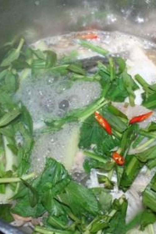 Bí quyết nấu món canh chua đầu cá hồi đậm đà thơm ngon