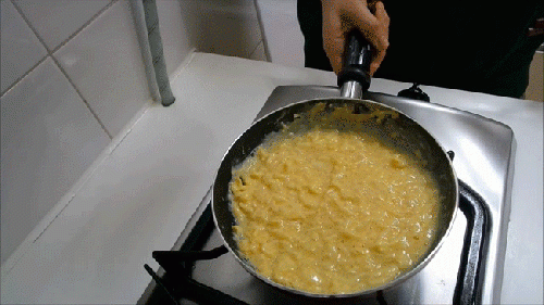 Biến tấu với trứng chiên phô mai lạ mà ngon