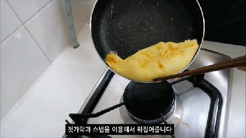 Biến tấu với trứng chiên phô mai lạ mà ngon