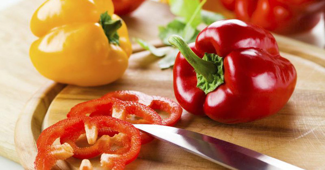 Biết chọn ớt chuông nhưng bạn đã biết quả nào dùng để xào, quả nào làm salad chưa?