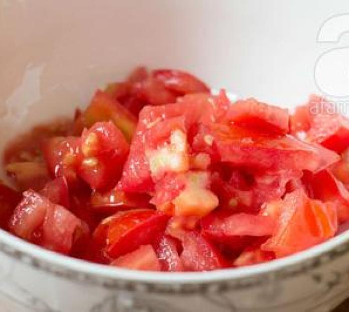 Bữa cơm gia đình thêm ngon với sườn cốt lết xốt cà chua