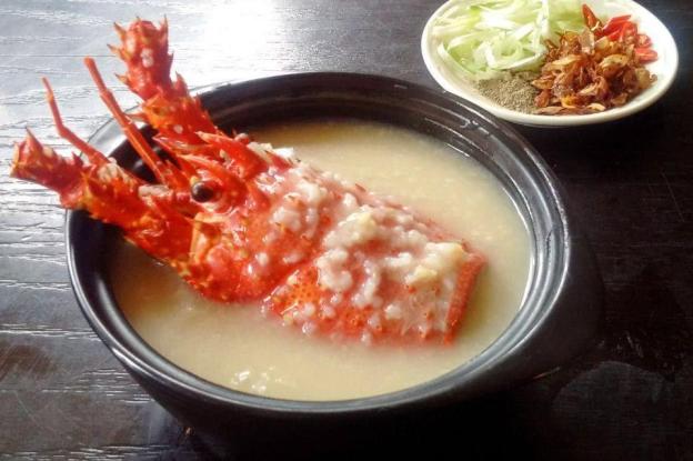 Bún cá sứa và lươn đùm bọc mỡ chài nổi tiếng ở Nha Trang