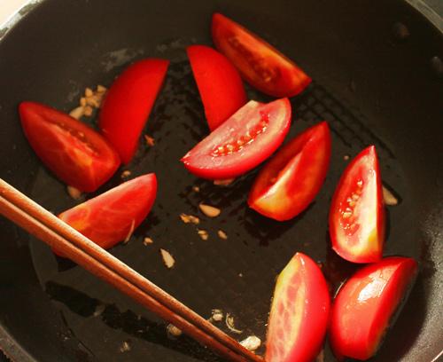 Cá diêu hồng om dưa cải chua chua ngọt dễ ăn