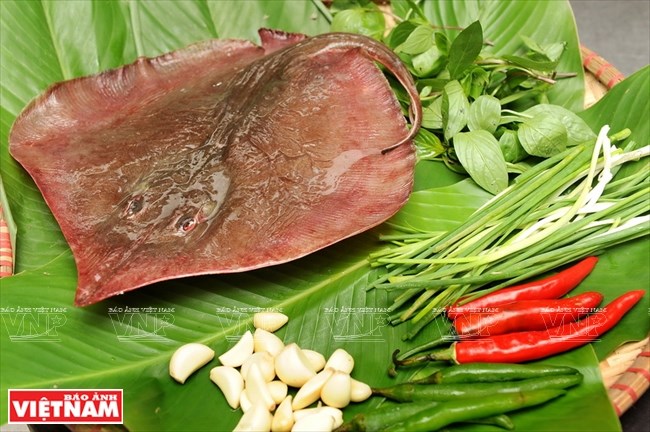 Cá đuối nướng muối ớt xanh - đặc sản của biển Đà Nẵng