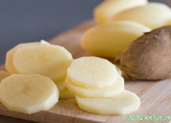 Các tác dụng của nước ép khoai tây với con người