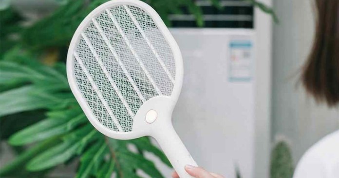 Cách dùng vợt bắt muỗi cực hay mà 30 năm qua ta không hề hay biết