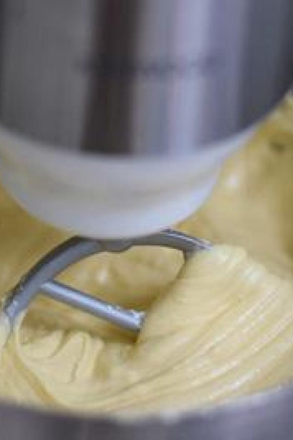 Cách làm bánh bông lan quả bơ hướng vị mới lạ không ngờ