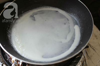Cách làm bánh cuốn trứng bằng chảo ngon mê ly
