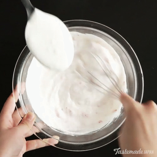 Cách làm bánh kem thạch dâu tây tráng miệng ngọt ngào