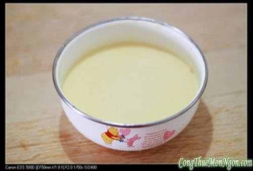 Cách làm bánh kem trứng cuộn dâu tây béo ngậy