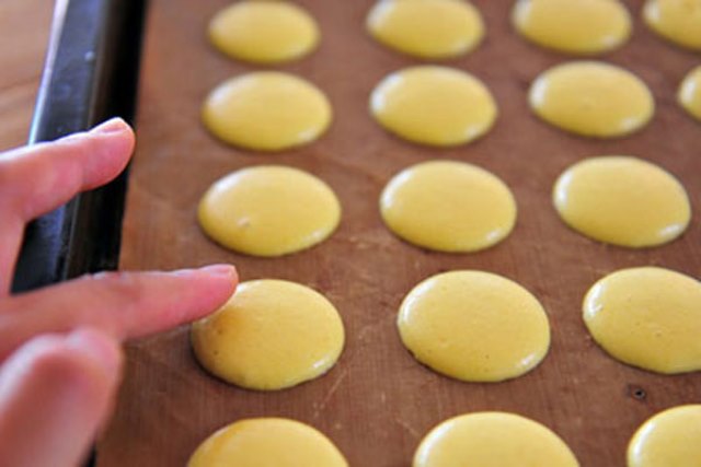 Cách làm bánh macaron hương chanh của Pháp
