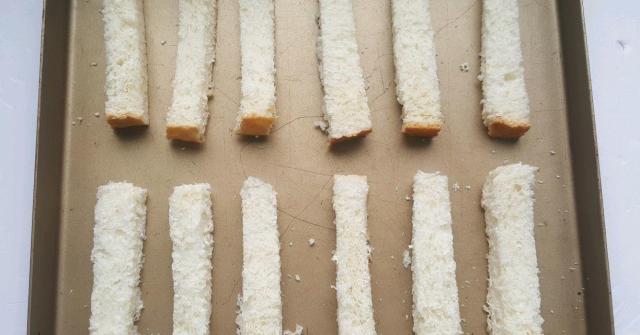 Cách làm bánh mì nướng bơ tỏi cho những ngày ở nhà dài hơi, chỉ một lát là được ăn