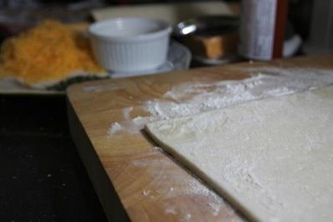 Cách làm bánh mì que phô mai vàng ươm, thơm phức rất hấp dẫn