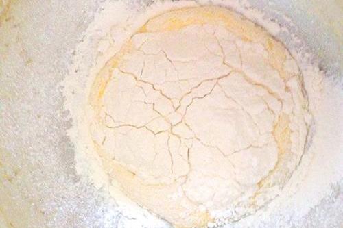 Cách làm bánh qui bơ hạnh nhân hình gấu ngộ nghĩnh cho bé