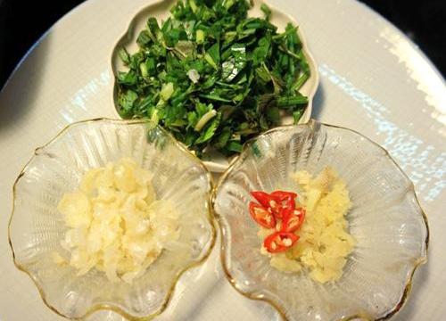 Cách làm bao tử cá basa xào dưa cải ngon hấp dẫn cho bữa tối thêm ngon miệng