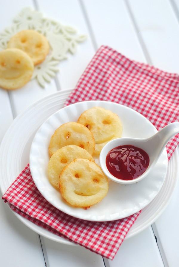 Cách làm khoai tây chiên hình mặt cười siêu cute
